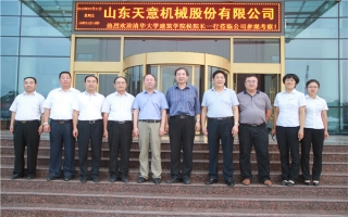 清華大學(xué)建筑設(shè)計(jì)研究院副院長、研究員侯建群蒞臨