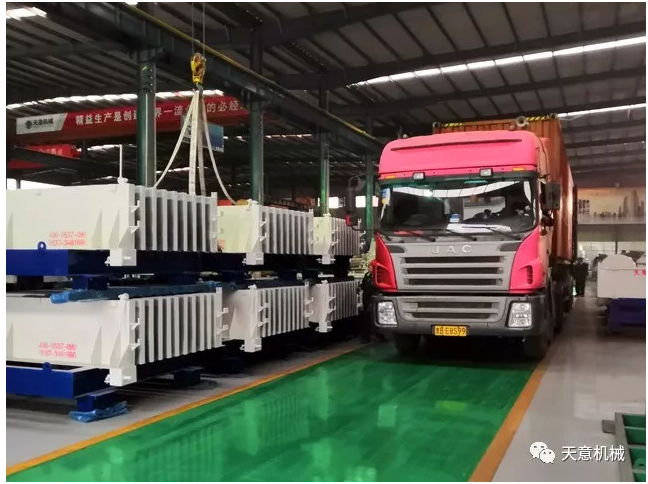 天意機械為柬埔寨客戶加工生產(chǎn)年產(chǎn)80萬平方輕質(zhì)墻板生產(chǎn)線成功裝車啟運！