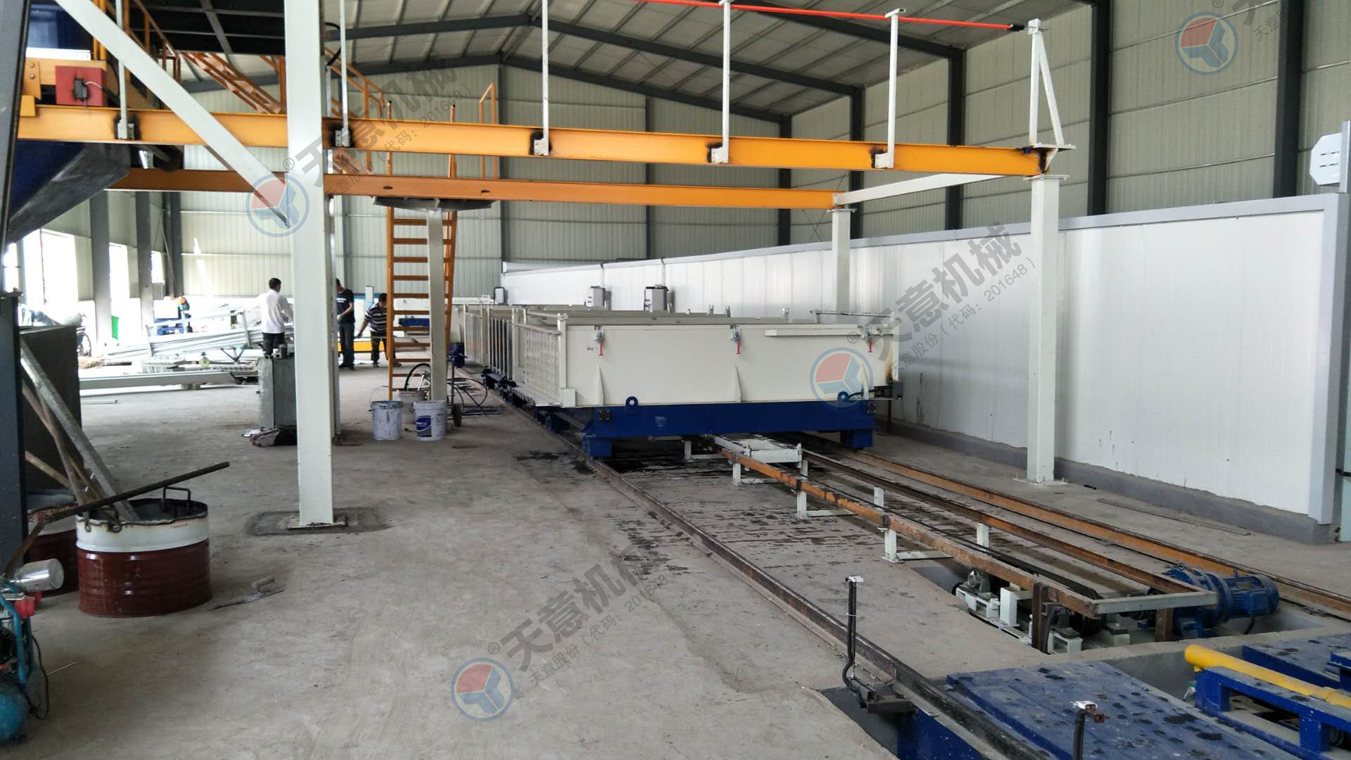 輕質(zhì)隔墻板設(shè)備自動(dòng)化程度高，產(chǎn)量大